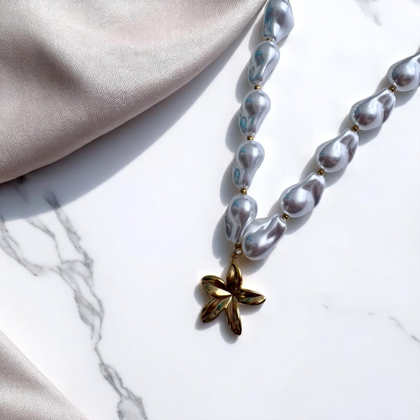 Pearl choker